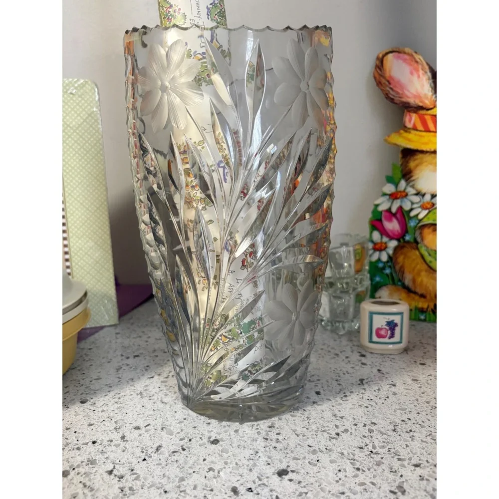 VTG Exquisite Dais Crystal Vase‎ Frosted Floral Cut Glass Heavy Elegant Decor